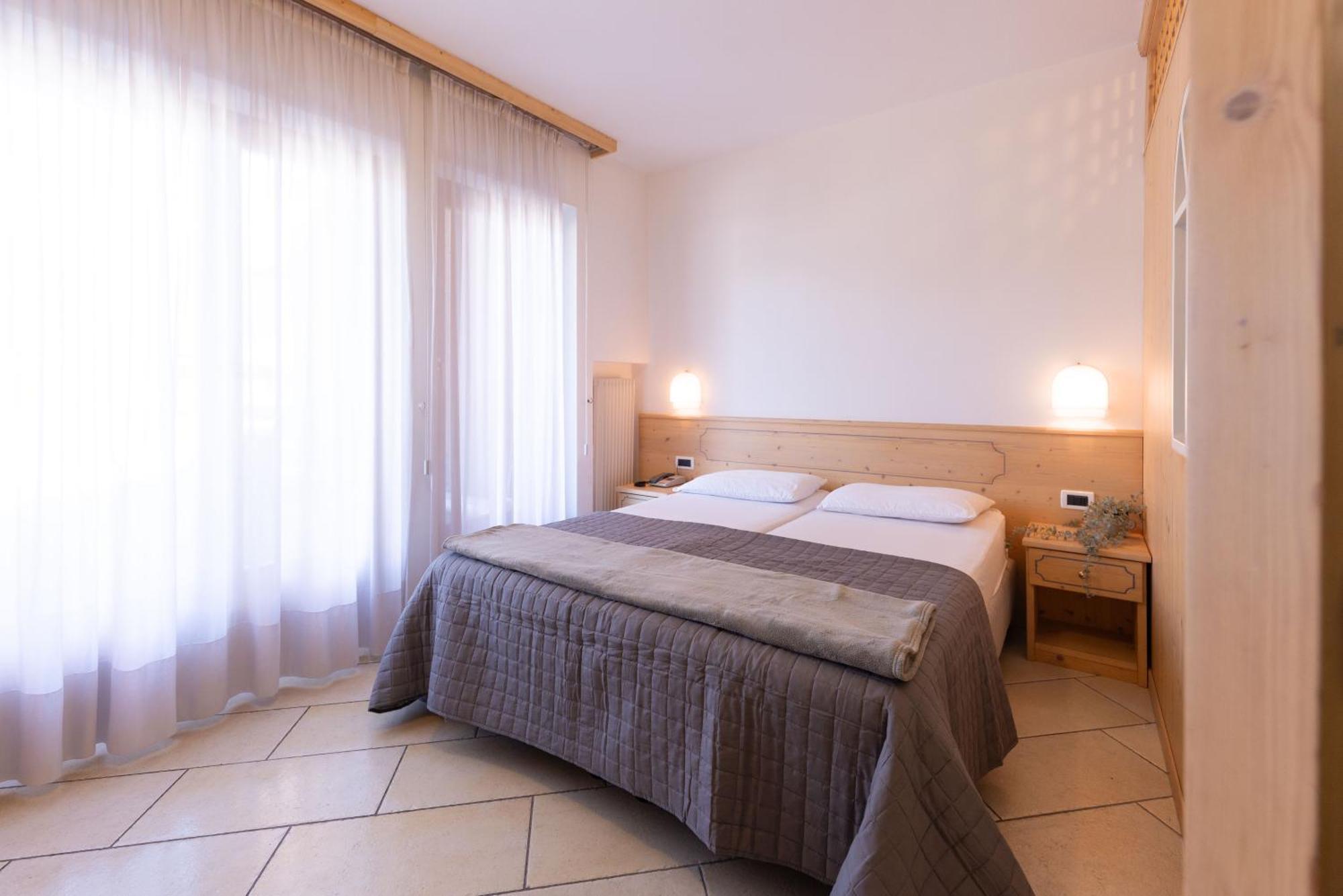 Comano Vacanze Appartamenti Comano Terme Kültér fotó